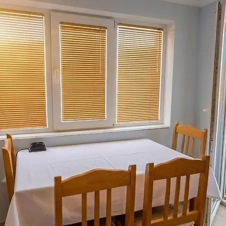 Freedom House Apartman *